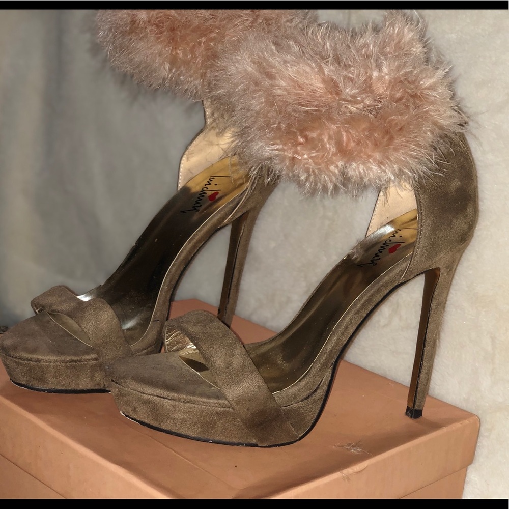 Heels - Picture 3 of 4